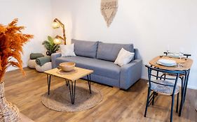 Cari Apartments, Hillside